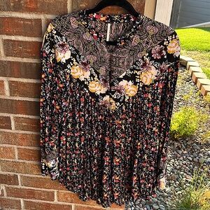 FREE PEOPLE Ladies L Black 1/4 Button Multicolored Rayon Floral Design Tunic
